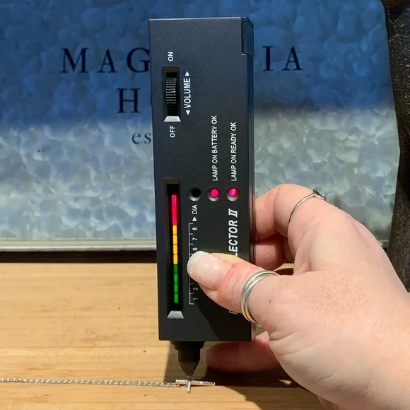 #179 0.17 cttw Moissanite cross necklace - Picture 9 of 9